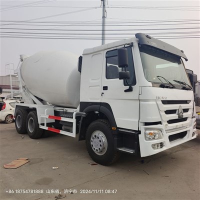 Berapakah rata-rata umur pakai truk pengaduk beton bekas?